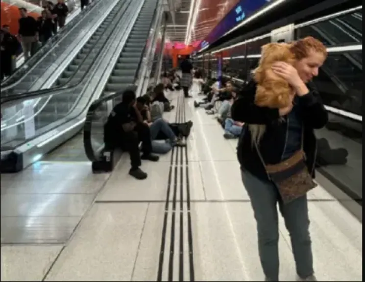 تل أبيب تحت الأرض: المدنيون يفرون من صواريخ إيران