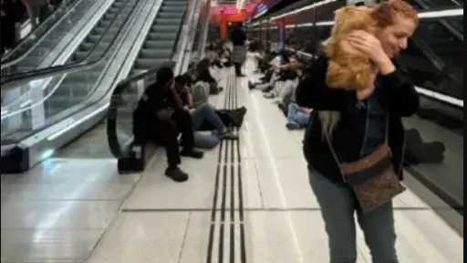 تل أبيب تحت الأرض: المدنيون يفرون من صواريخ إيران