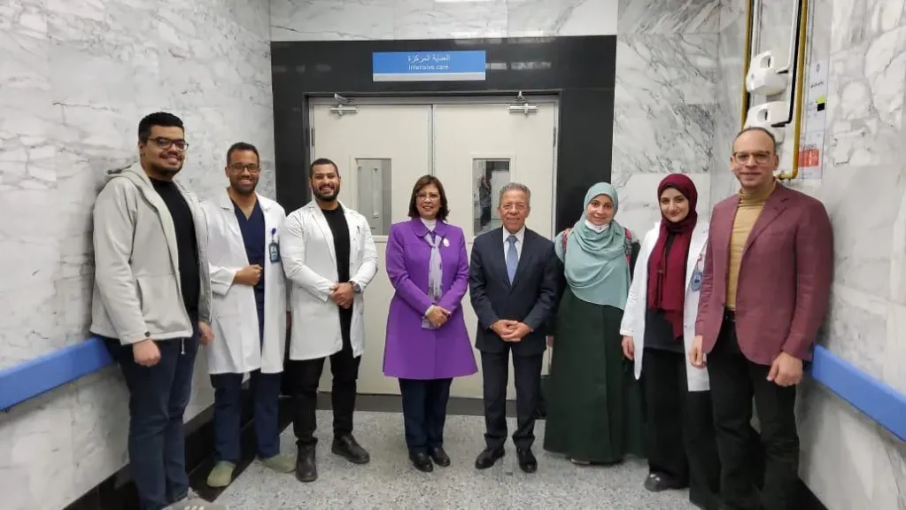 رئيس تضامن النواب تزور طفل باسوس المصاب بطلق ناري بمعهد ناصر