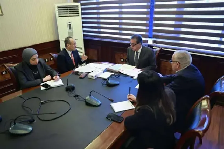 وزير الصحة يوجه بتسريع توريد مفاصل الركبة والحوض لإنهاء قوائم انتظار جراحات تغيير المفاصل