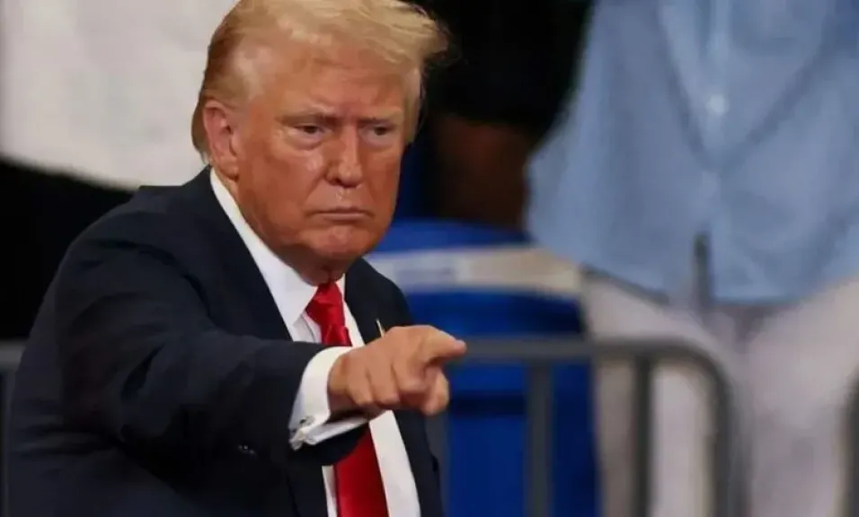 ترامب يحذر إيران من مواصلة الهجمات الصاروخية