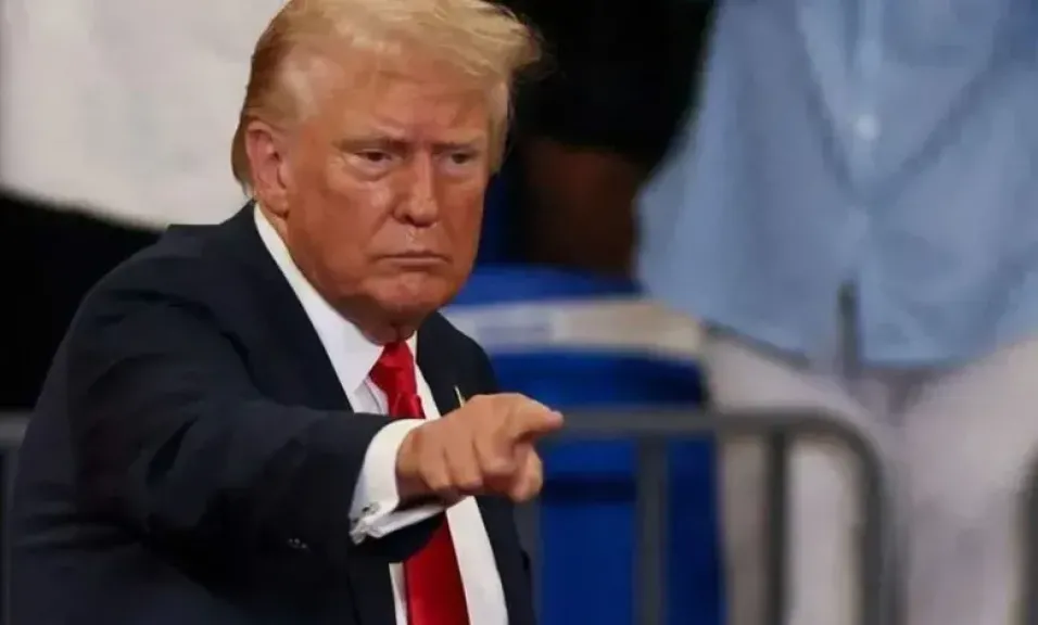 ترامب ينتقد ستارمر بعد وضع حاملتي طائرات بريطانيتيْن في حالة تأهب قصوى تجاه إيران