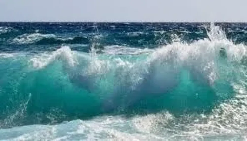 الأرصاد تحذر من اضطراب الملاحة بالبحر الأحمر.. استمرار الأجواء الباردة والصقيع بوسط سيناء