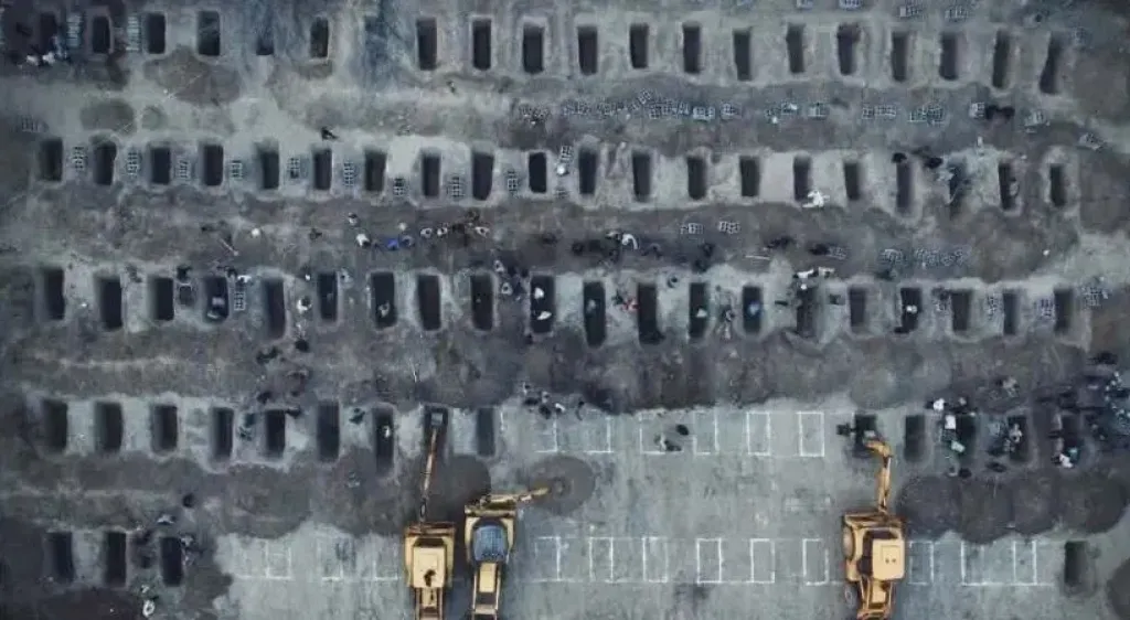 وزير خارجية إيران ينشر صورة لقبور ضحايا قصف المدرسة: من غزة إلى ميناب قُتل الأبرياء بدم بارد