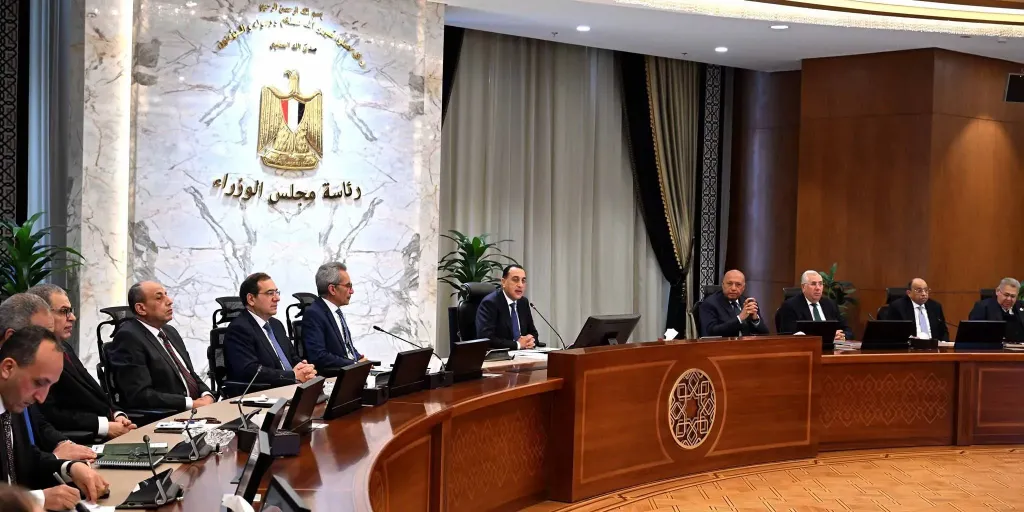 رئيس الوزراء يلتقي رؤساء اللجان النوعية بمجلس النواب