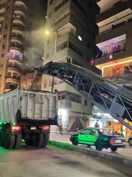 محافظ الغربية يتابع بدء أعمال إزالة الطبقة المتهالكة تمهيدًا لرصف شارع مصنع الكاوتش بطنطا