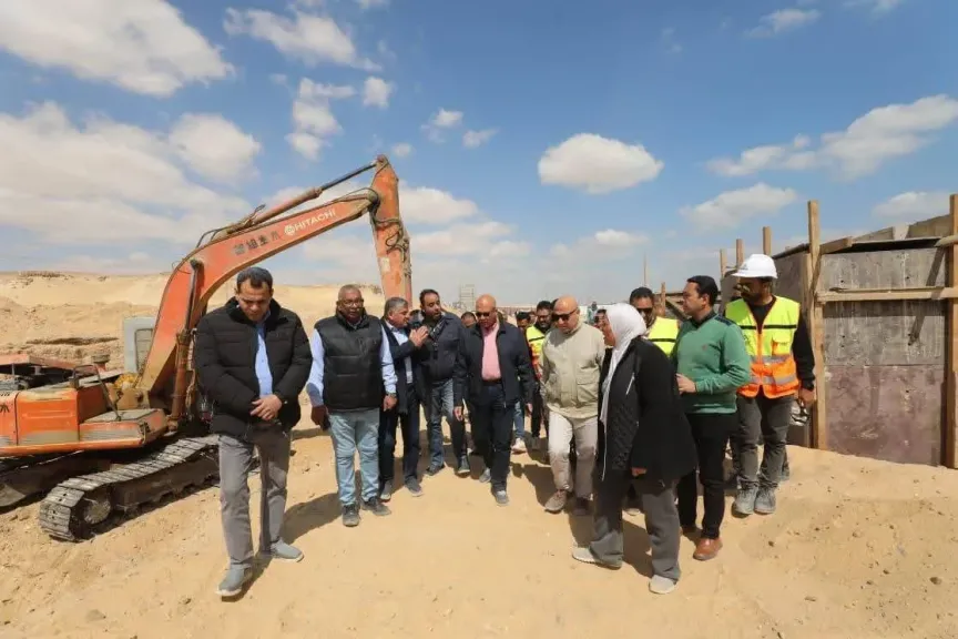 نائب وزيرة الإسكان يتفقد مشروعات الصرف الصحي ضمن مبادرة ”حياة كريمة” بمحافظة المنيا