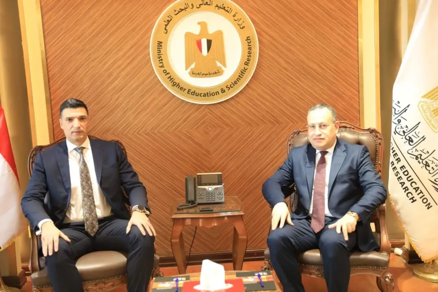 وزيرا التعليم العالي والصناعة يبحثان سبل تعزيز التعاون بين الوزارتين لترجمة الأبحاث العلمية