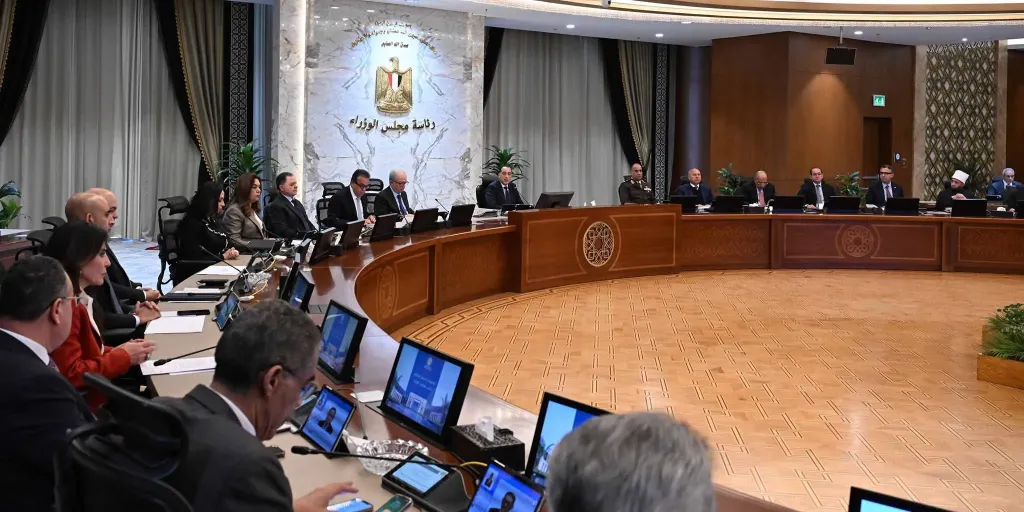 رئيس الوزراء يشدد على ضرورة توافر مختلف السلع بالأسعار المناسبة