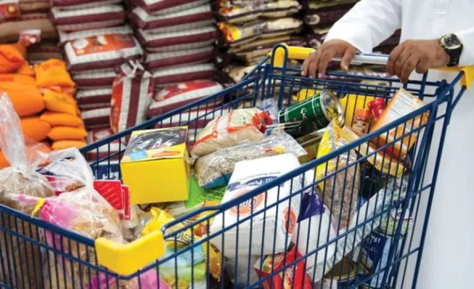 الكويت تحظر تصدير السلع.. والإمارات تدعو للشراء على قدر الحاجة