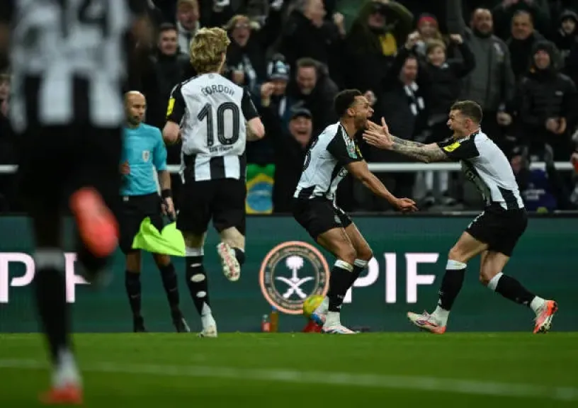 نيوكاسل يقلب الطاولة على مانشستر يونايتد بـ10 لاعبين في البريميرليج