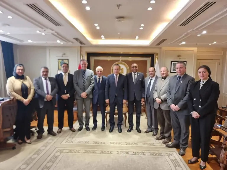 وزير التعليم العالي يلتقي اللجنة المؤقتة لنقابة التكنولوجيين