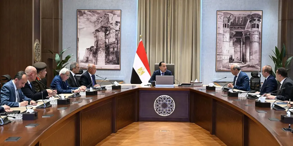 رئيس الوزراء يتابع الموقف التنفيذي لتشغيل وتطوير مطار العلمين الدولي