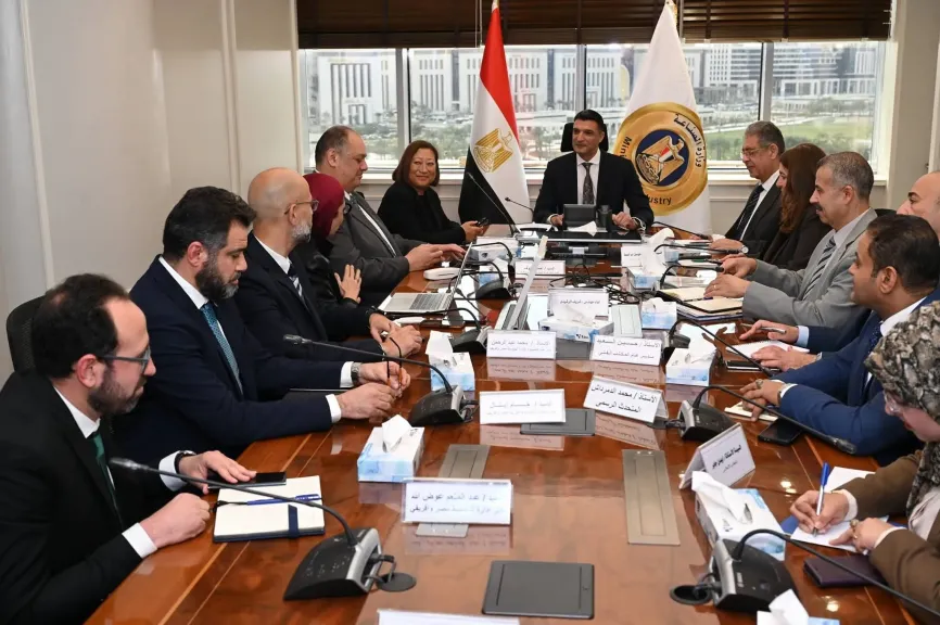 وزير الصناعة يبحث مع جنرال موتورز خططها التوسعية لتعزيز تنافسية صناعة السيارات في مصر