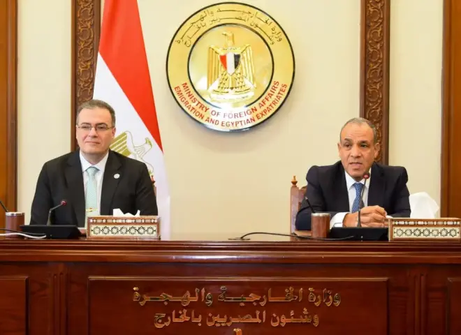 وزير الخارجية يتابع سير العمل بقطاع التعاون الدولي