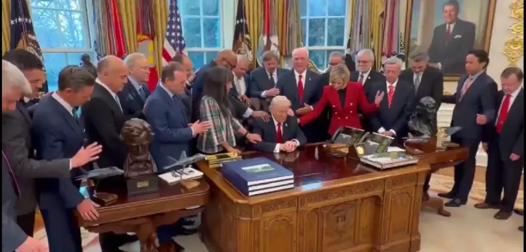 طقوس دينية داخل البيت الأبيض لتحقيق النصر علي إيران