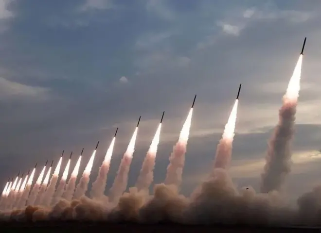 الكويت.. حبس 13 شخصا لاتهامهم بالإضرار بالاستعدادات الدفاعية على وقع الهجمات الإيرانية