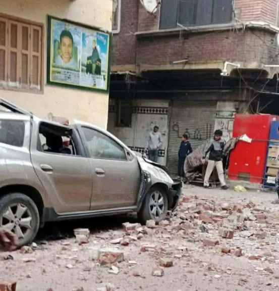 تحطم سيارة إثر انهيار أجزاء من عقار خالٍ من السكان في القباري غرب الإسكندرية