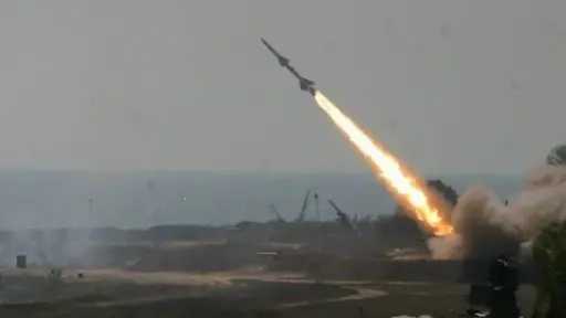 عاجل.. إيران تستهدف 22 سفينة بالخليج وتهدد بفصل أمريكا عن إسرائيل