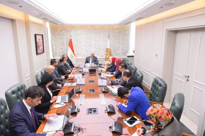 وزير العمل يبحث مع وفد شركة ليوني مصر الألمانية لتصنيع ضفائر السيارات فتح أسواق عمل جديدة