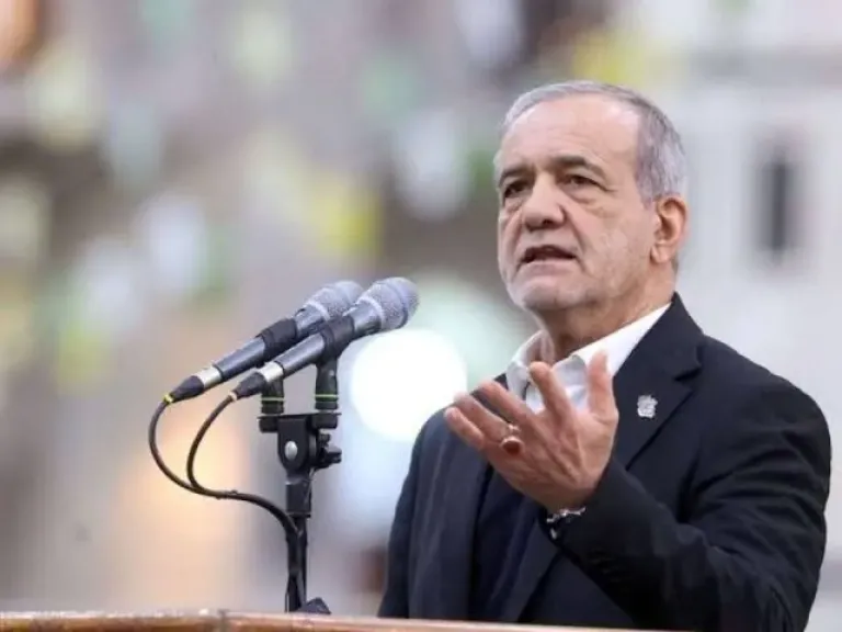 الرئيس الإيراني: سنرد بقوة على أي هجوم ولن نستسلم