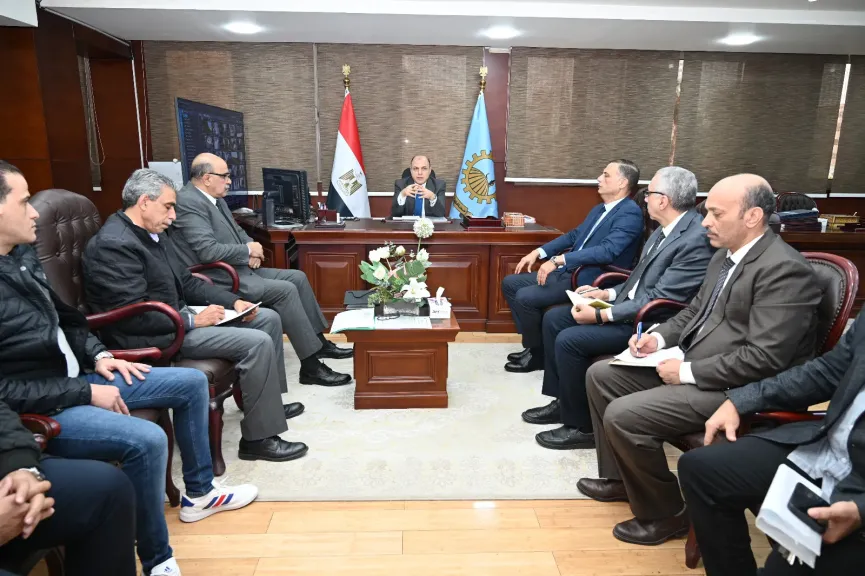 محافظ الغربية يعقد اجتماعًا موسعًا لإحكام الرقابة على الأسواق وضمان توافر السلع للمواطنين