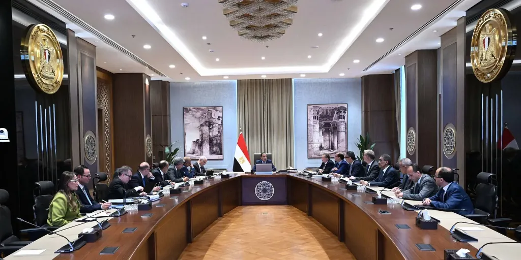رئيس الوزراء يتابع تداعيات التصعيد العسكري بالمنطقة وتأثيراته في سلاسل الإمداد العالمية