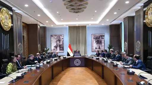 رئيس الوزراء يتابع تداعيات التصعيد العسكري بالمنطقة وتأثيراته في سلاسل الإمداد العالمية