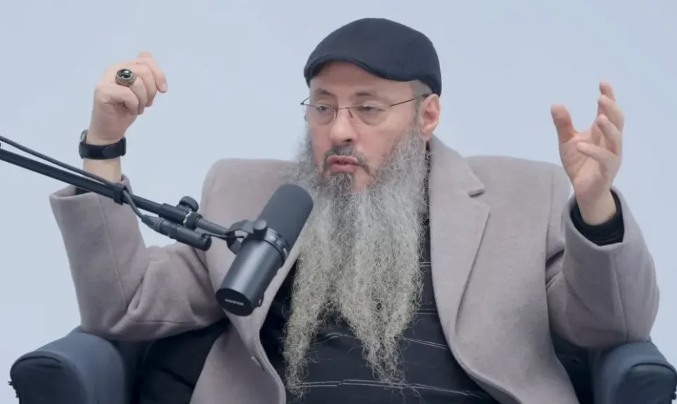 أيمن عبدالجليل يوضح الفرق بين القضاء والقدر: القضاء علم الله في اللوح المحفوظ والقدر تنفيذه في الواقع