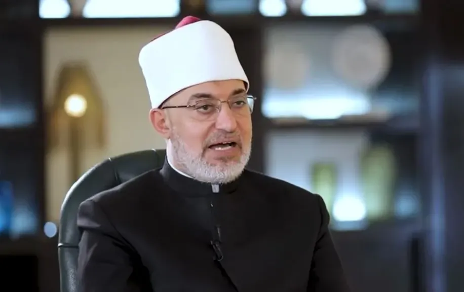 المفتي: لا يجوز للمرأة الاعتكاف في المنزل.. والمدة حسب استطاعة كل شخص