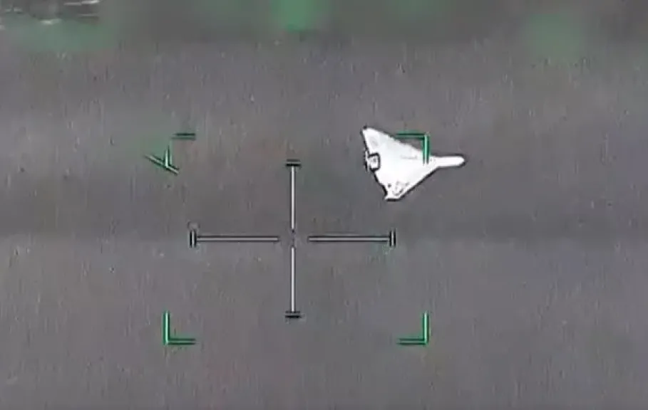 الدفاع الإماراتية تبث مشاهد لاعتراض وتدمير مسيّرات إيرانية