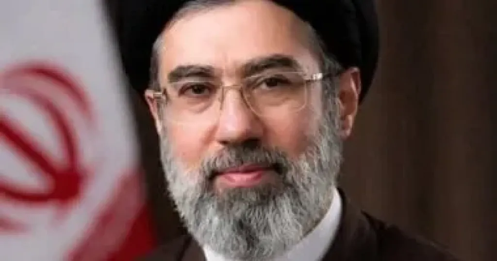 إيران تطلق الموجة الأولى من الصواريخ بقيادة مجتبى خامنئي باتجاه إسرائيل