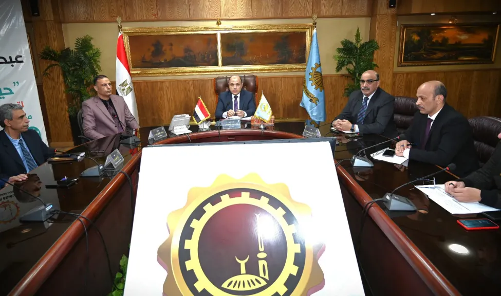 محافظ الغربية يعقد اجتماعًا موسعًا مع كبار التجار وقيادات الغرفة التجارية و السلاسل التجارية