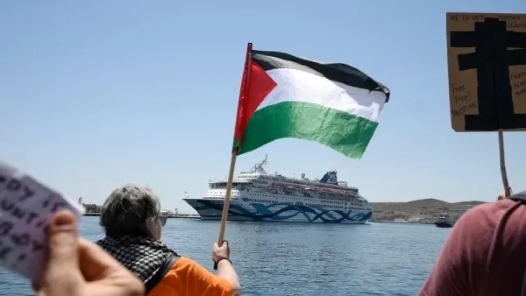 عمال الموانئ اليونانيون يرفضون تشغيل سفينة إسرائيلية وسط تصاعد العدوان على غزة وإيران