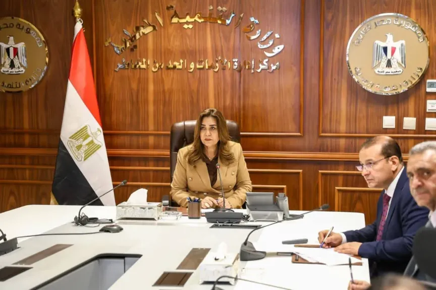 وزيرة التنمية المحلية: اتخاذ الإجراءات القانونية تجاه السائقين المخالفين لتعريفة الركوب