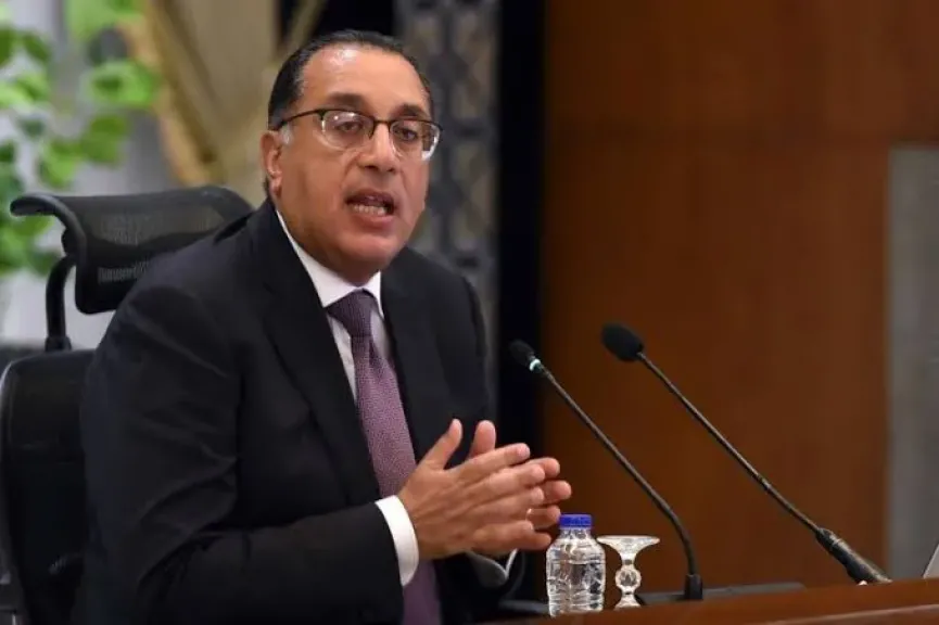 رئيس الوزراء: مراجعة قرارات رفع أسعار البنزين حال انتهاء الظروف الاستثنائية