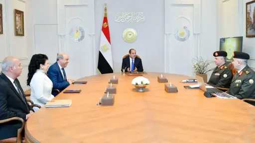 الرئيس السيسي يبحث تأثير الحرب الجارية على شركات الطيران المصرية