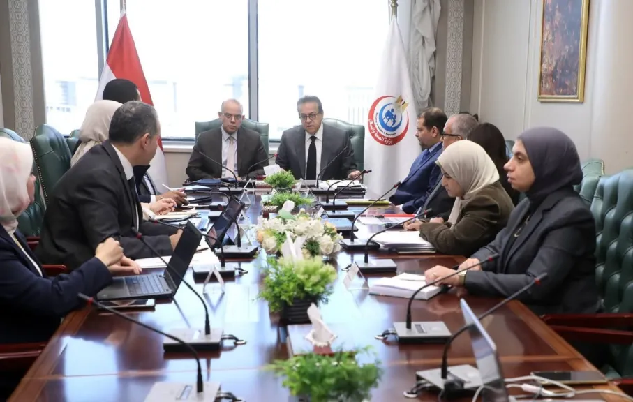 وزيرا الصحة والاستثمار يبحثان تعزيز الشراكة مع القطاع الخاص لتطوير وتوسيع منظومة التأمين الصحي الشامل