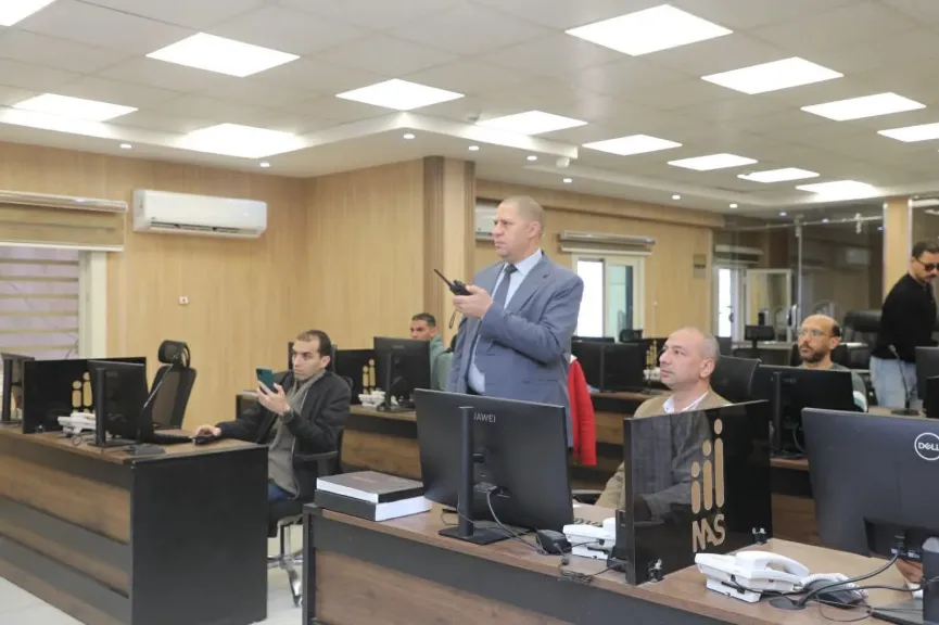 سكرتير عام بني سويف يتابع انتظام العمل بمواقف سيارات الأجرة ومحطات الوقود