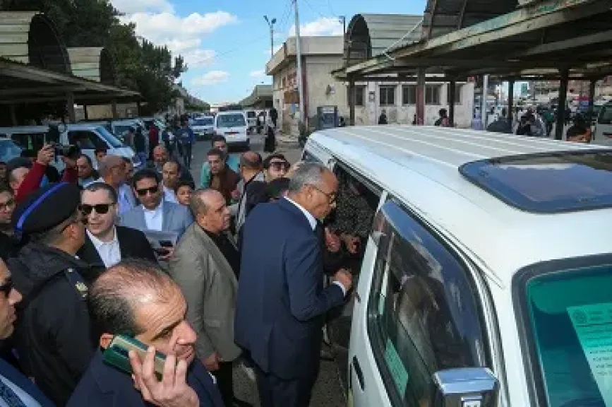 محافظ كفر الشيخ يتفقد مجمع المواقف لمتابعة تطبيق التعريفة الجديدة