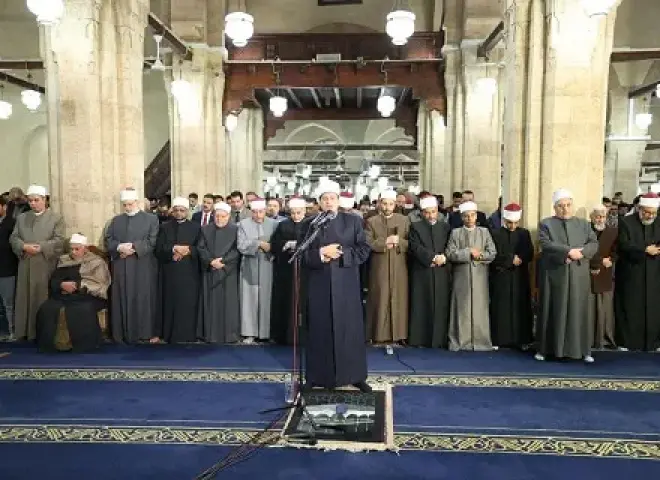 في أولى الليالي الوترية من رمضان.. الآلاف يؤدون صلاتي العشاء والتراويح بالجامع الأزهر