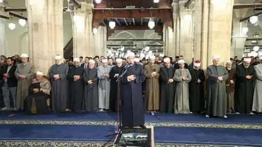 في أولى الليالي الوترية من رمضان.. الآلاف يؤدون صلاتي العشاء والتراويح بالجامع الأزهر