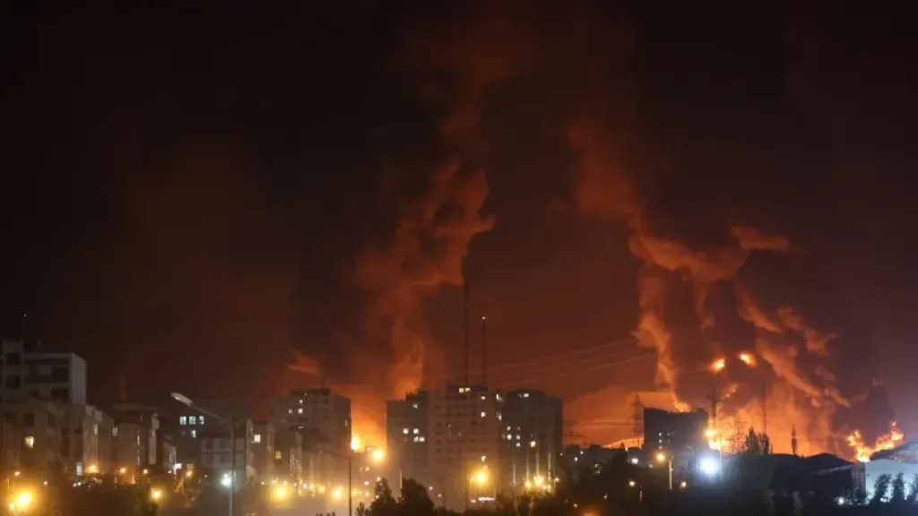 إيران تعلن شن هجمات جديدة على إسرائيل وأهداف أمريكية بالمنطقة