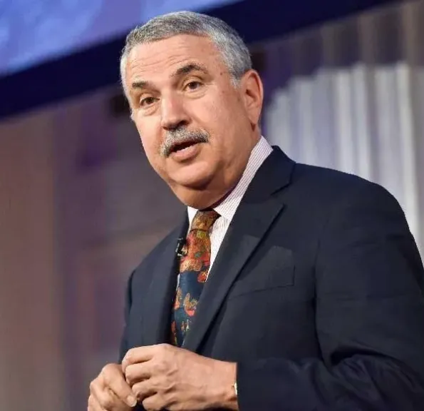 توماس فريدمان: قصف إيران وتدميرها لن يؤدي بالضرورة إلى تغيير النظام ولا تحسين مستقبلها