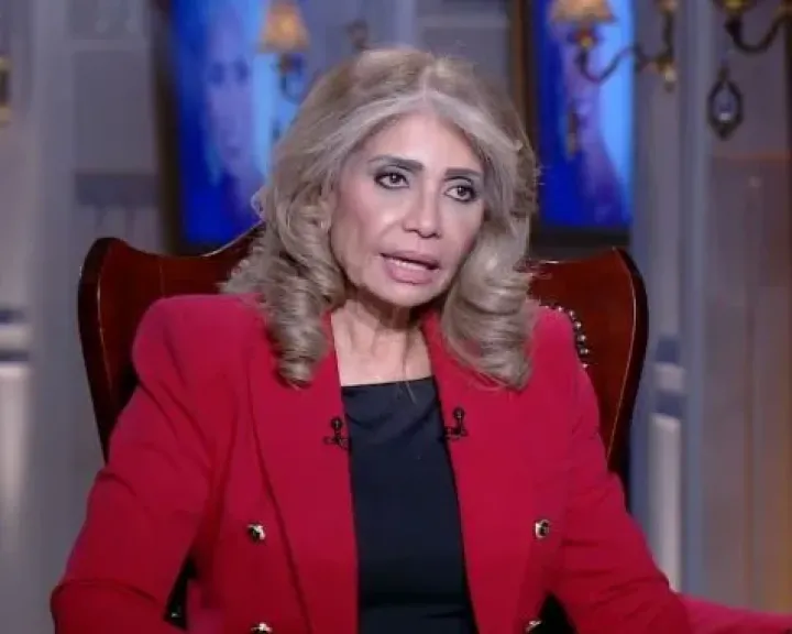 سوسن بدر: عادل إمام في استراحة محارب يقضي وقته مع أحفاده بعيدا عن الأضواء