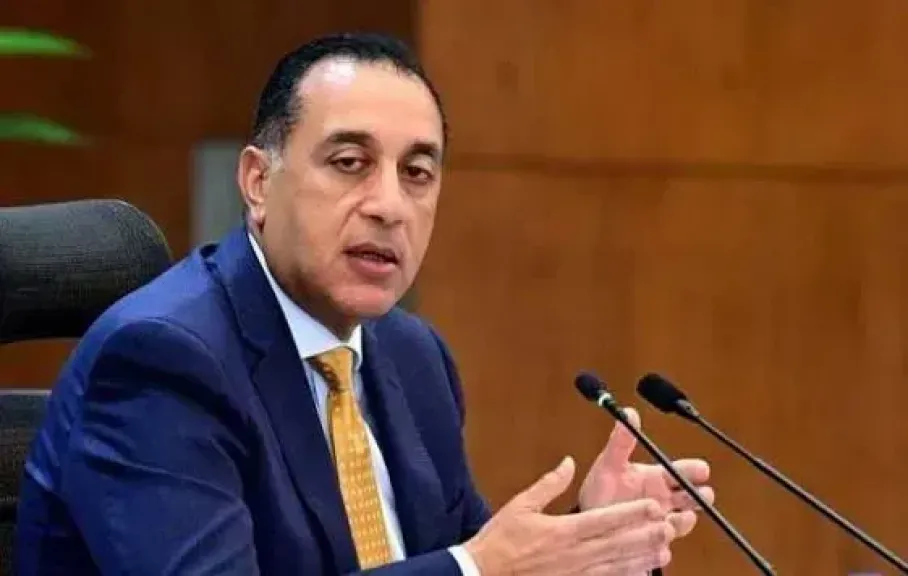 الحكومة تعلن : يوم للعمل عن بعد أسبوعيًا وتؤكد وفرة السلع بأسواق مصر