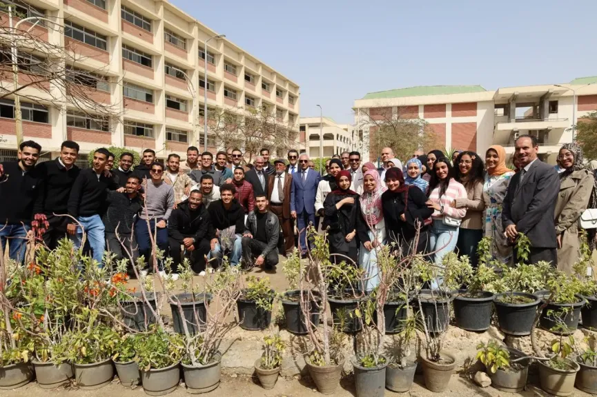 رئيس جامعة المنيا يفتتح معرض زهور الربيع التاسع بعنوان quot;صفاء الألوان ومعانيها