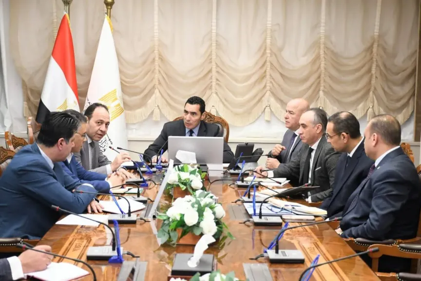 وزير الشباب يجتمع عبر الفيديو كونفرانس بمديري مديريات الشباب والرياضة بجميع المحافظات