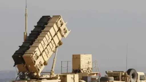 الجيش الكويتي يعلن التصدي لـ5 صواريخ و9 مسيرات