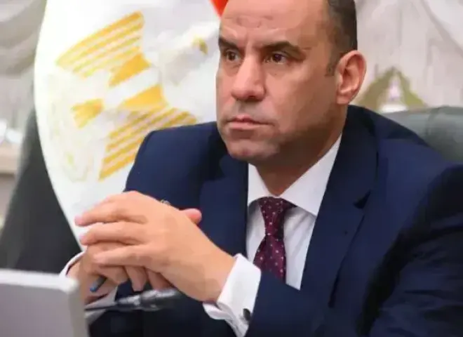 وزير العمل يعلن تفاصيل اللائحة التنفيذية لقانون العمل الجديد.. نماذج استرشادية لتنظيم القطاع الخاص